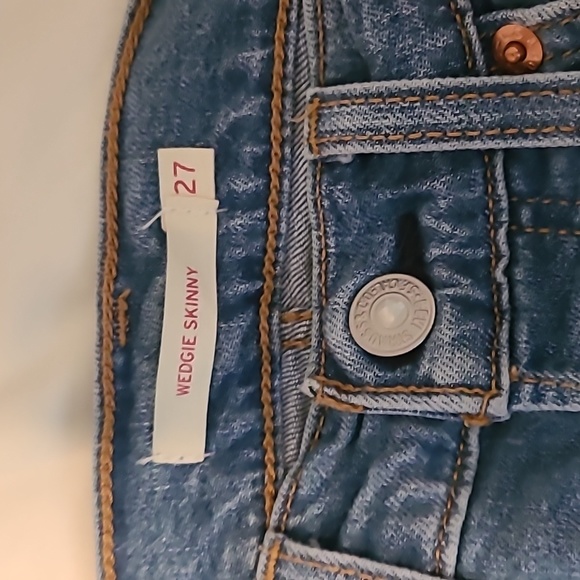 Levi Wedgie Skinny jean - Picture 2 of 3